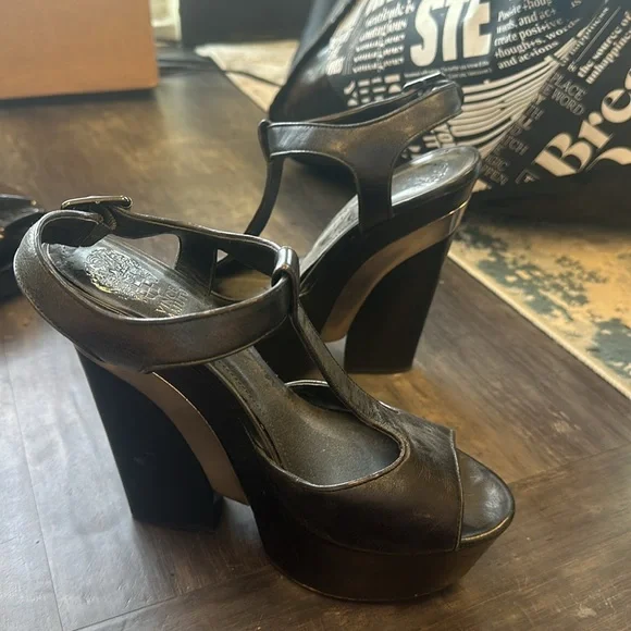 Vince Camuto heels - Picture 2 of 3